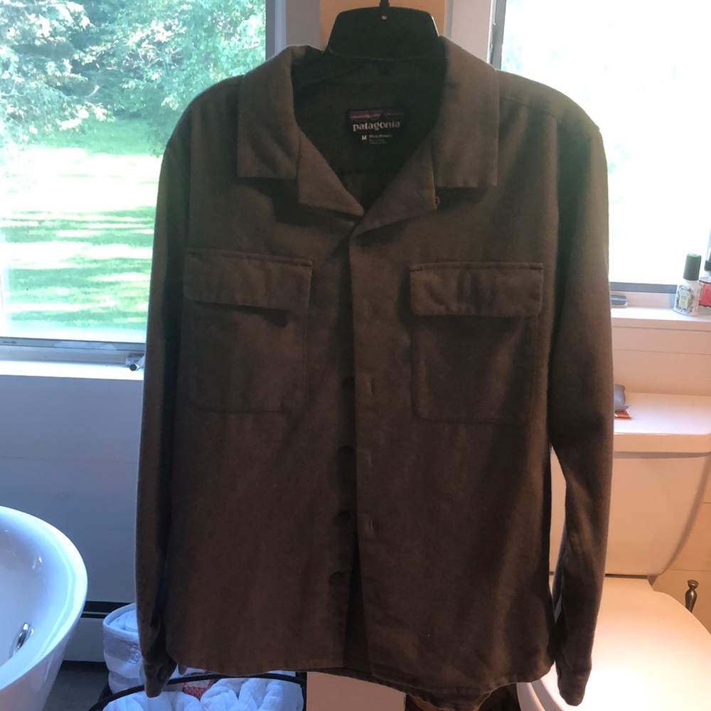 Like new grey Patagonia wool shirt
